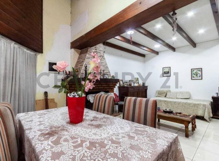 Casa · 190m² · 5 Ambientes · 1 Cochera