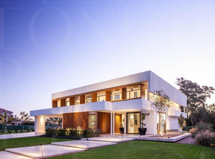 Casa · 421m² · 3 Dormitorios · 6 Cocheras