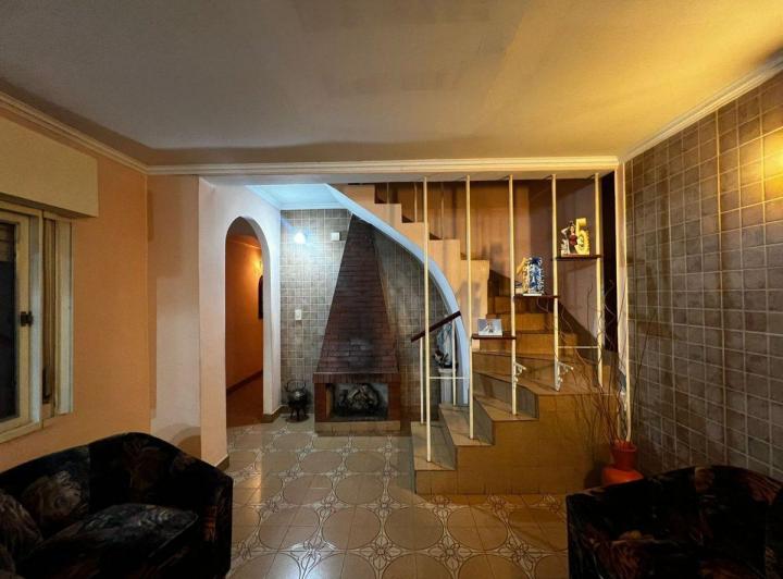 Casa · 170m² · 4 Ambientes · 2 Cocheras