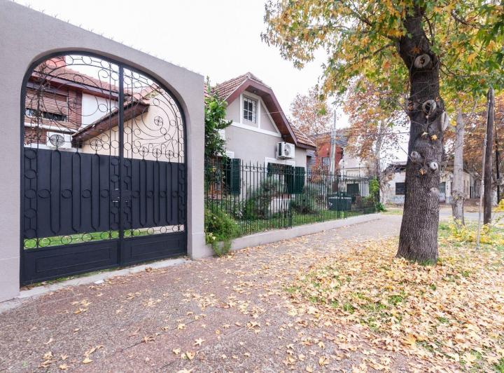 Casa · 155m² · 4 Ambientes · 2 Cocheras