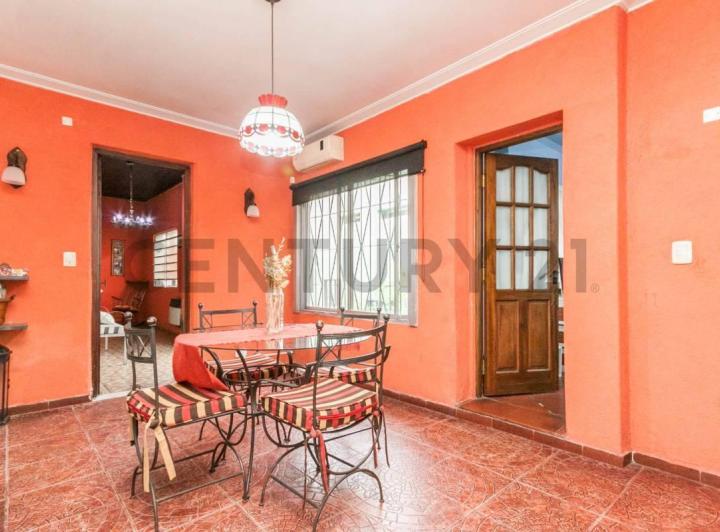 Casa · 225m² · 5 Ambientes · 1 Cochera