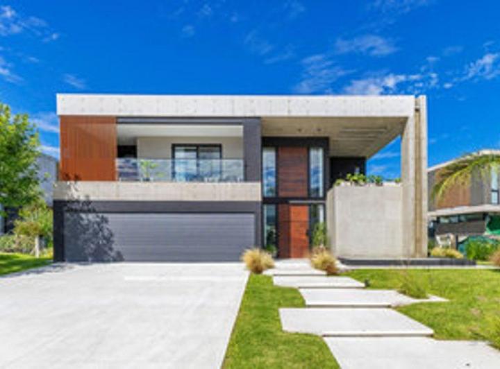Casa · 350m² · 6 Ambientes · 2 Cocheras