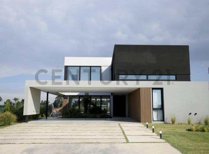 Casa · 397m² · 6 Ambientes · 1 Cochera