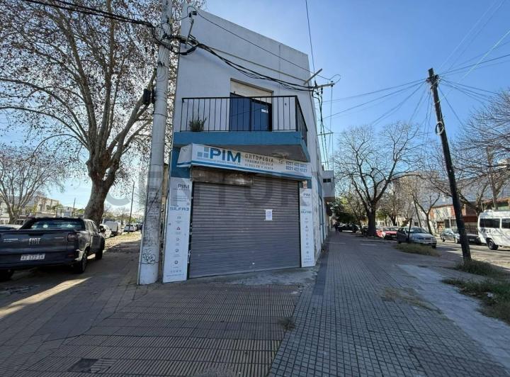 Casa · 288m² · 6 Ambientes · 2 Cocheras