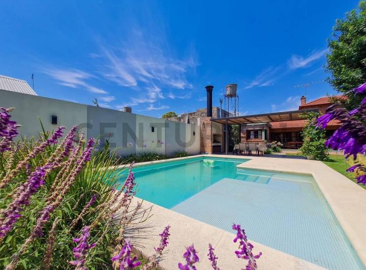Casa · 135m² · 5 Ambientes · 2 Cocheras