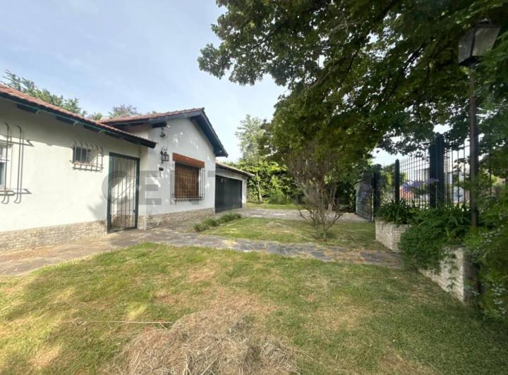 Casa · 395m² · 8 Ambientes · 2 Cocheras