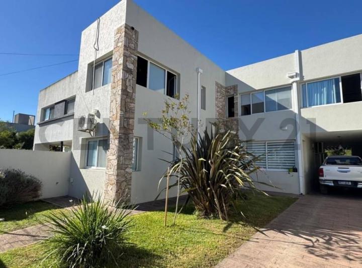 Casa · 235m² · 5 Ambientes