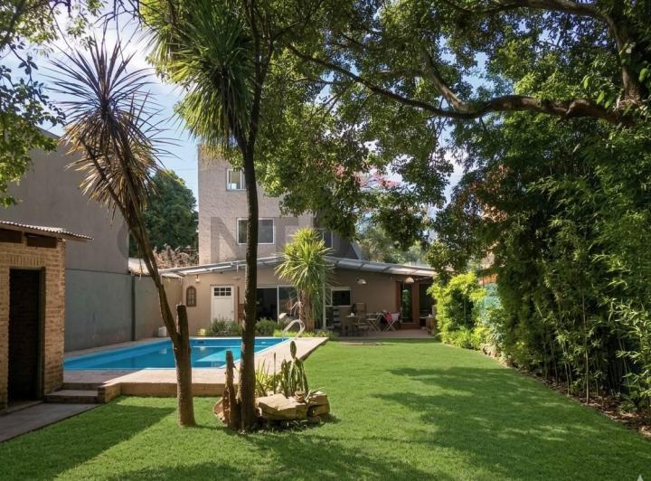 Casa · 120m² · 6 Ambientes · 2 Cocheras