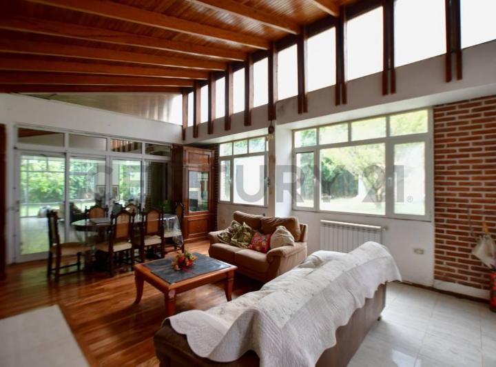 Casa · 268m² · 7 Ambientes · 1 Cochera