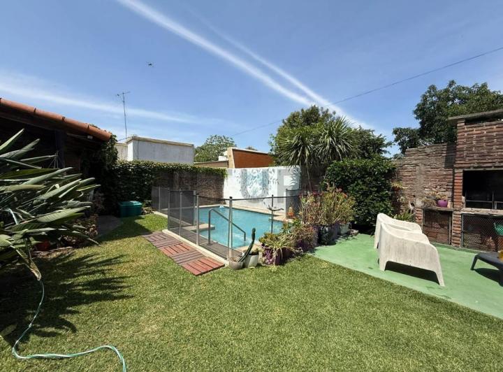 Casa · 220m² · 7 Ambientes · 1 Cochera