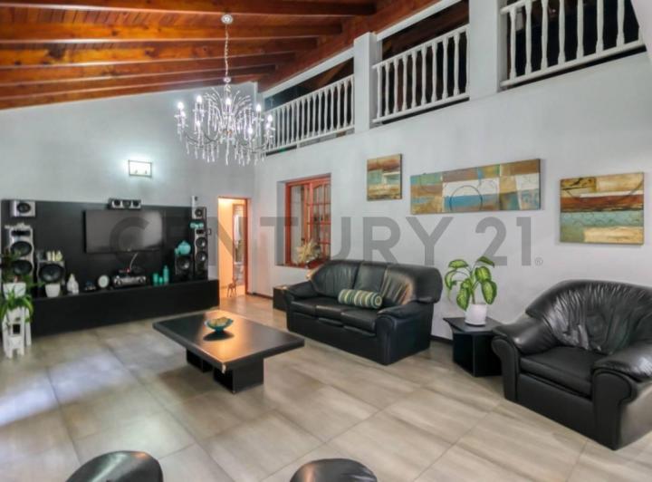 Casa · 380m² · 5 Ambientes · 5 Cocheras