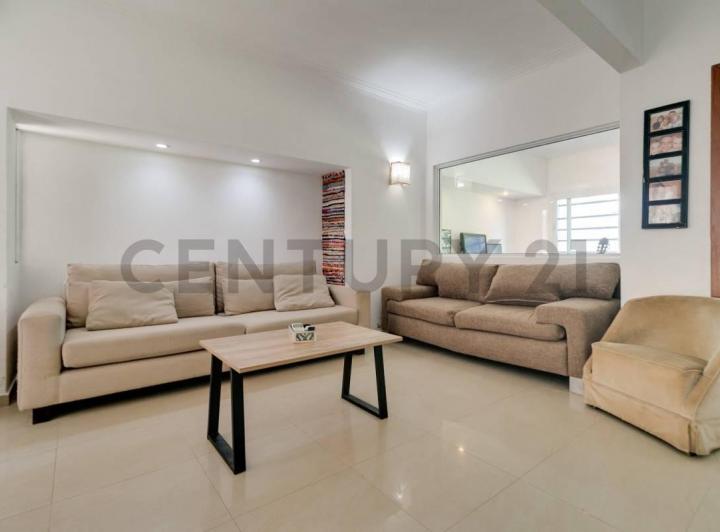 Casa · 207m² · 5 Ambientes · 2 Cocheras