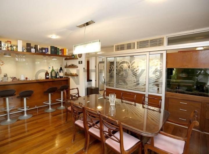 Casa · 400m² · 10 Ambientes · 4 Cocheras