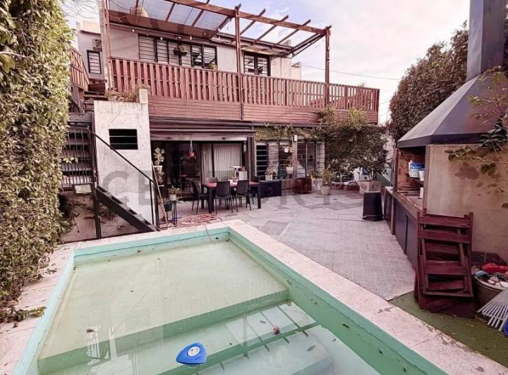Casa · 195m² · 6 Ambientes · 2 Cocheras