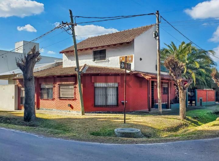 Casa · 180m² · 5 Ambientes · 2 Cocheras