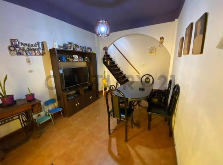 Casa · 200m² · 6 Ambientes · 1 Cochera