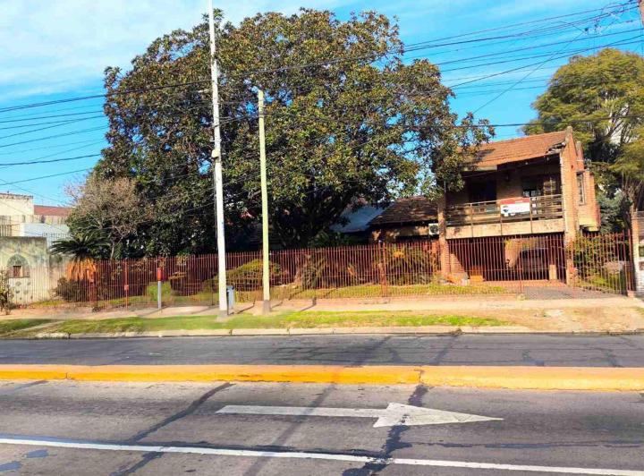 Casa · 337m² · 6 Ambientes · 2 Cocheras