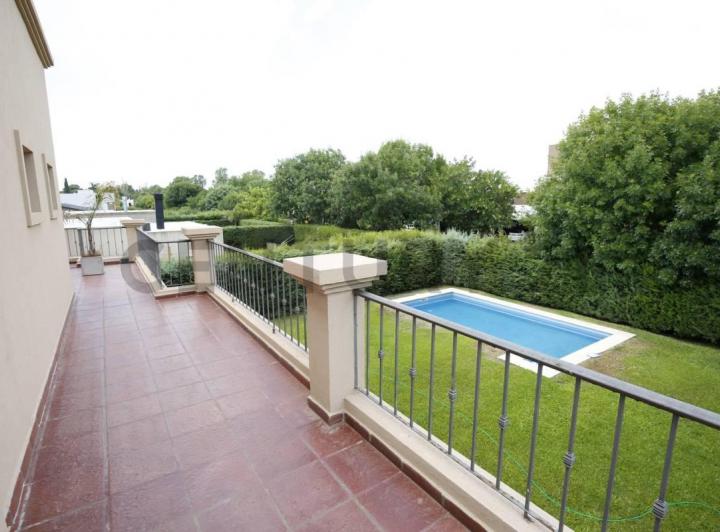 Casa · 273m² · 5 Ambientes · 2 Cocheras