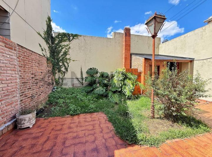 Casa · 150m² · 5 Ambientes · 2 Cocheras