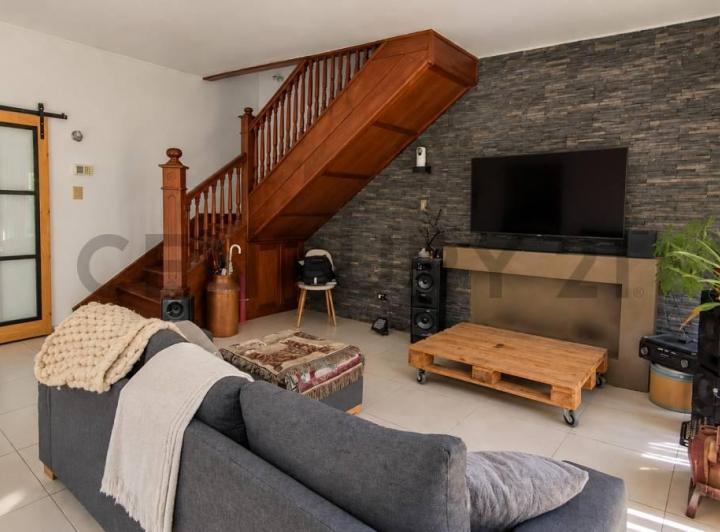 Casa · 270m² · 3 Ambientes · 2 Cocheras