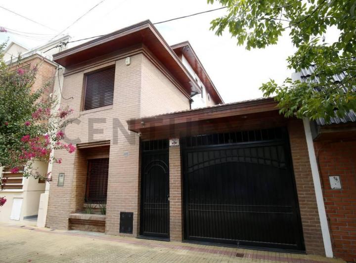 Casa · 295m² · 5 Ambientes · 1 Cochera