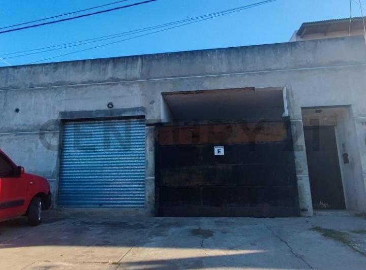 Casa · 300m² · 5 Ambientes · 3 Cocheras