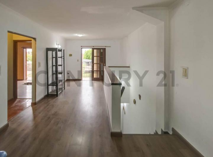 Casa · 246m² · 10 Ambientes · 6 Cocheras