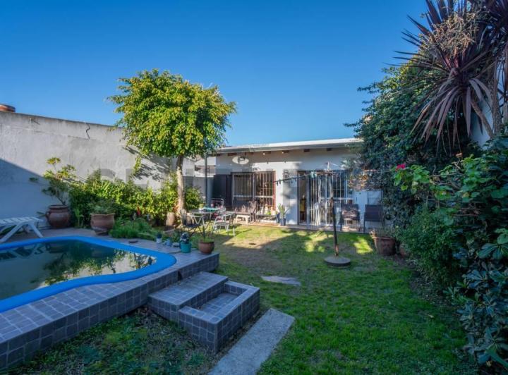 Casa · 220m² · 7 Ambientes · 1 Cochera