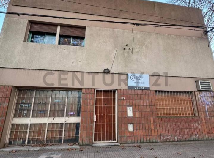Casa · 200m² · 8 Ambientes · 1 Cochera