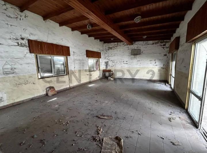 Casa · 255m² · 9 Ambientes · 1 Cochera