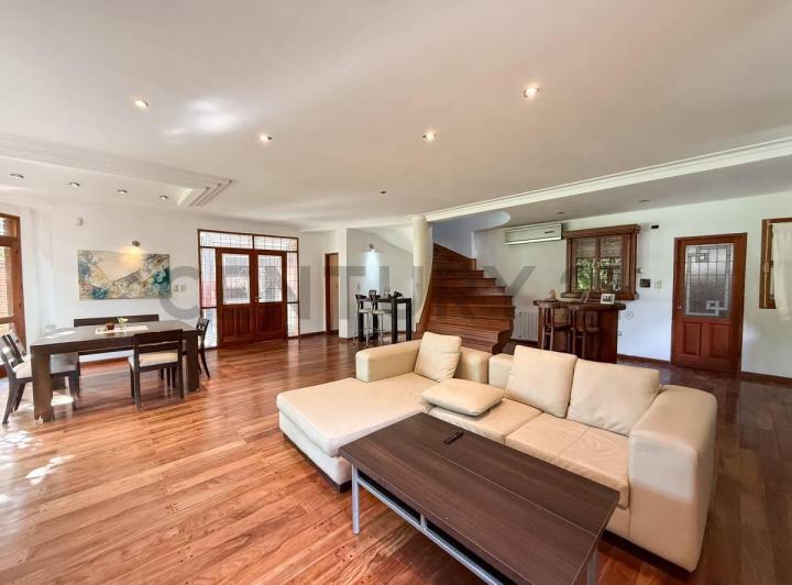 Casa · 600m² · 7 Ambientes · 3 Cocheras