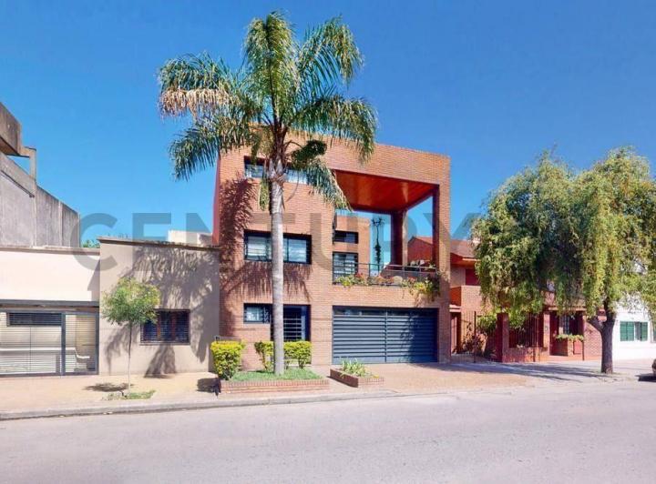 Casa · 300m² · 4 Dormitorios