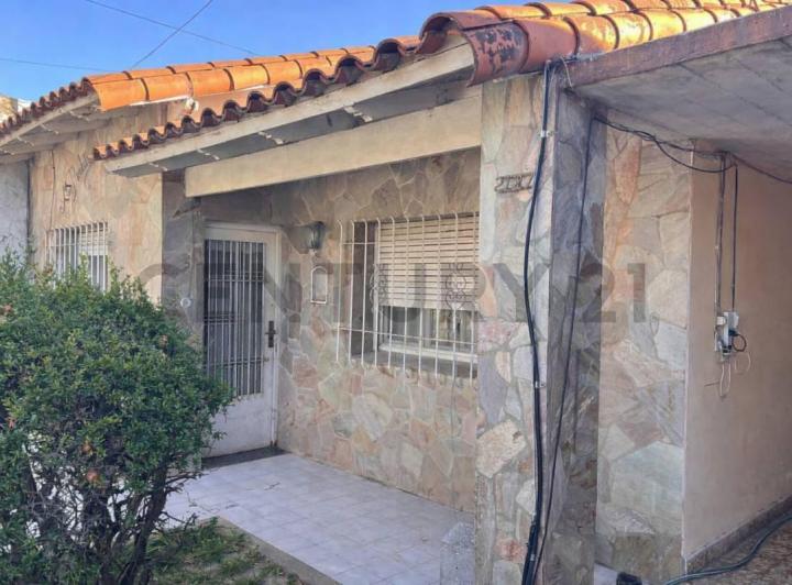 Casa · 251m² · 6 Ambientes · 3 Cocheras