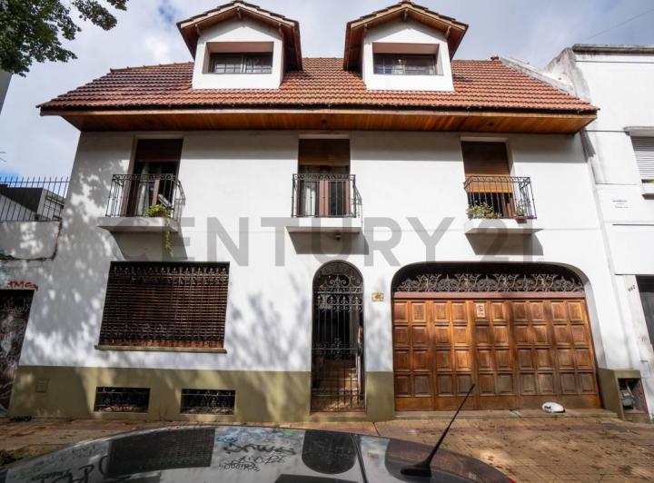 Casa · 274m² · 9 Ambientes · 2 Cocheras