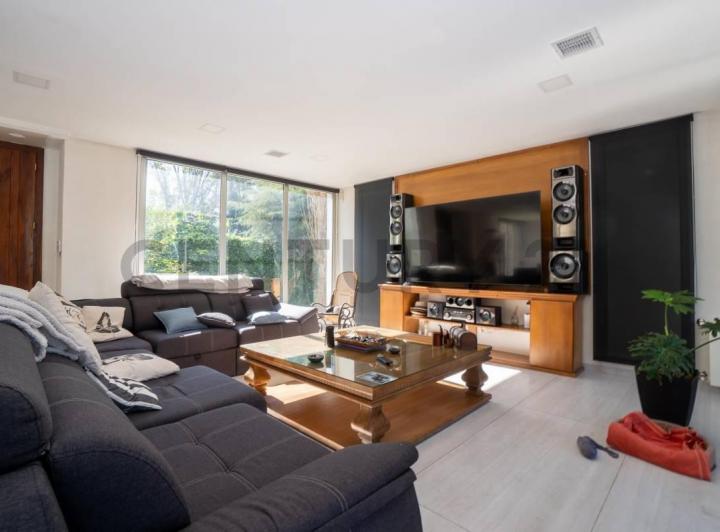 Casa · 550m² · 7 Ambientes · 5 Cocheras