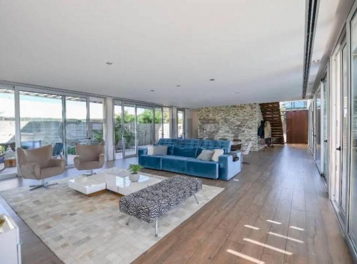 Casa · 600m² · 7 Ambientes · 2 Cocheras