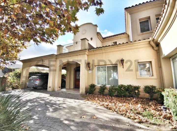 Casa · 290m² · 5 Ambientes · 4 Cocheras