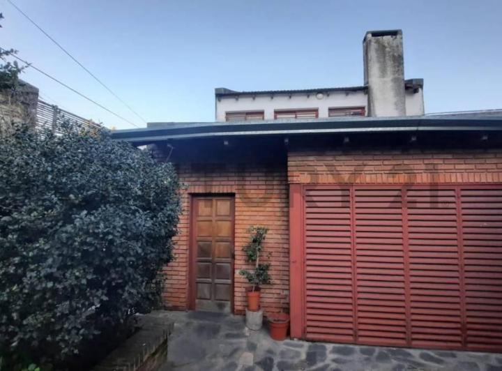 Casa · 262m² · 5 Ambientes · 2 Cocheras