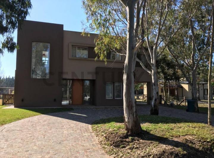 Casa · 208m² · 5 Ambientes