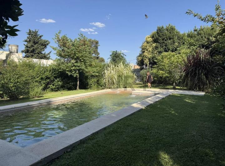 Casa · 248m² · 8 Ambientes · 2 Cocheras