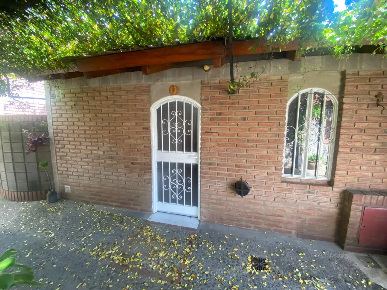 Planta Baja con Patio E Ingreso. Aire Acondicionado. Para Moto en Alto Alberdi!