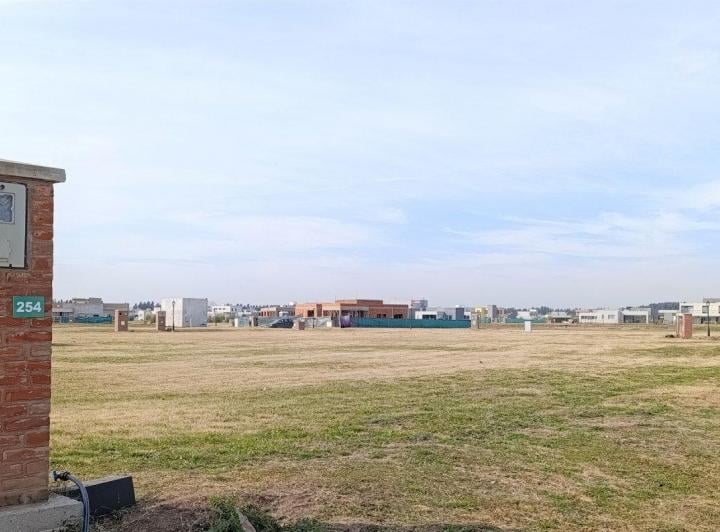 Terreno · 605m²
