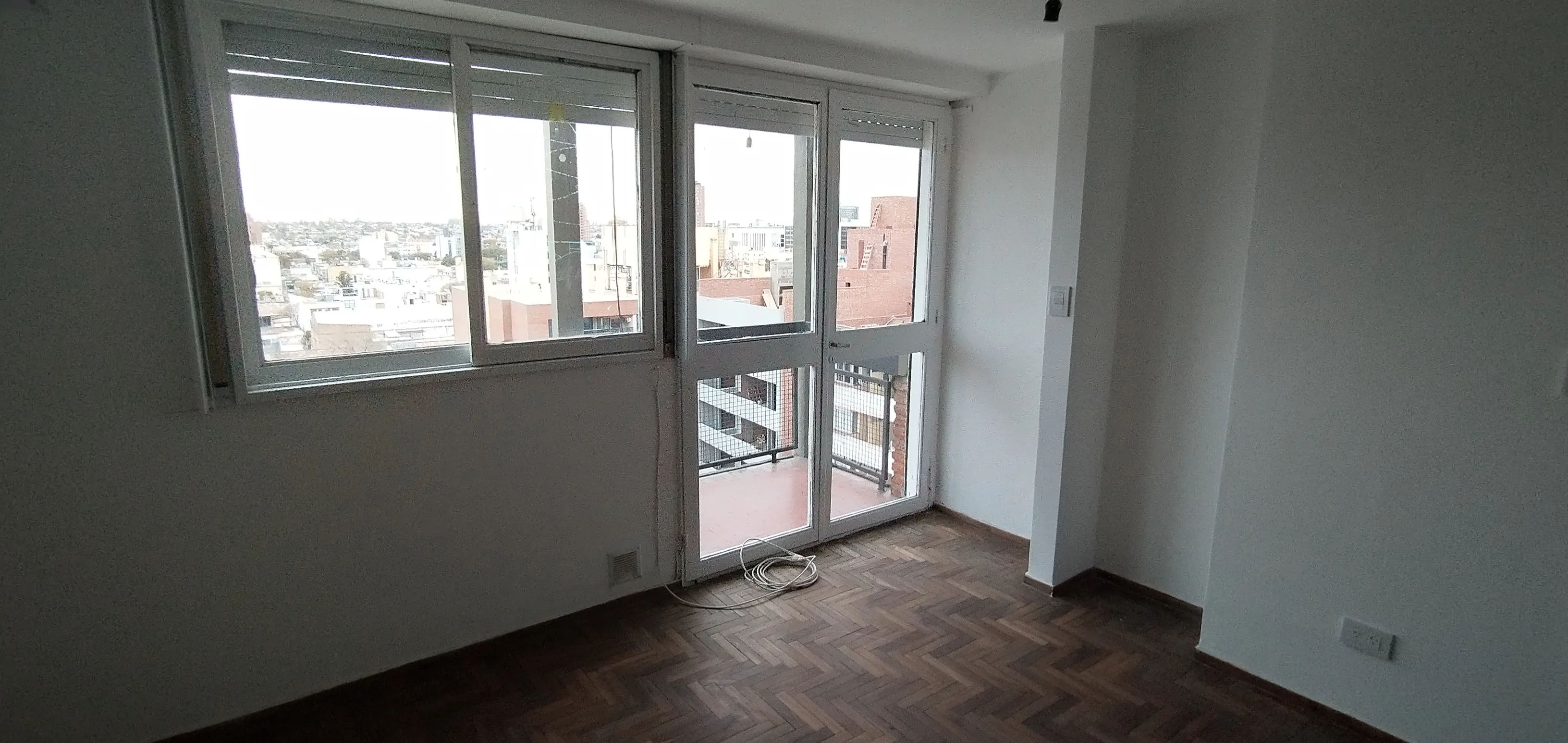 BV. SAN JUAN 475 - A mts. DE CAÑADA - DEPTO AMPLIO DE 3 DORM, COCINA SEPARADA Y BALCÓN