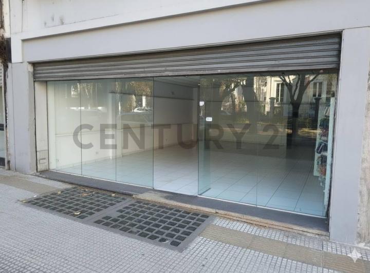 Local comercial · 180m² · 2 Ambientes