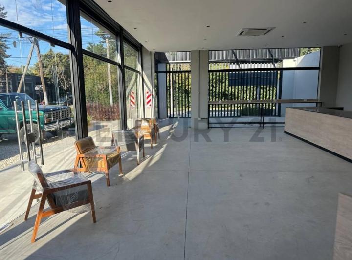 Local comercial · 135m² · 1 Cochera