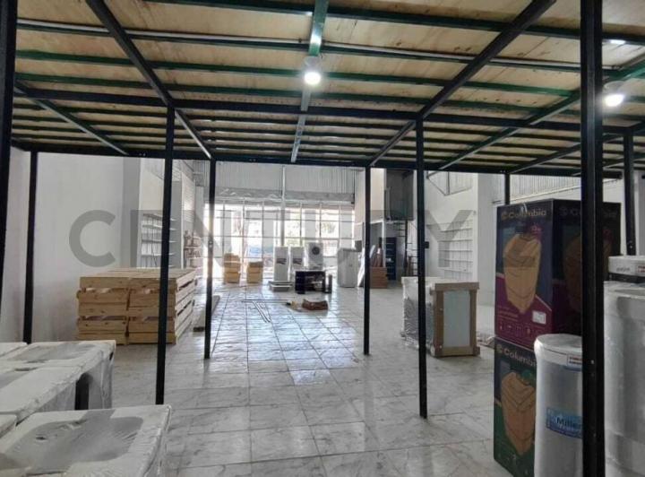 Local comercial · 200m² · 2 Ambientes · 6 Cocheras
