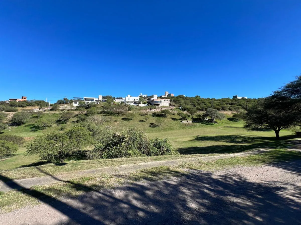 VENTA | Terreno de 1004m² con escritura Excelente lote en Barrio Cumbres del Golf, Villa Allende - TLA11108277