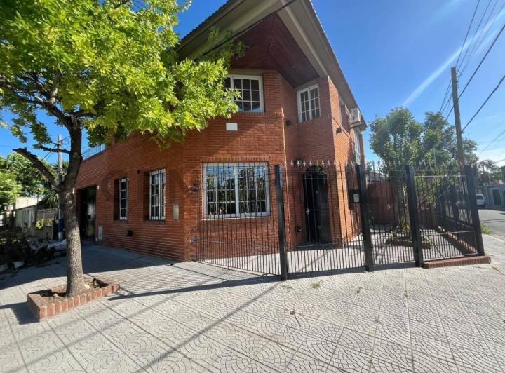 Casa · 120m² · 5 Ambientes · 1 Cochera