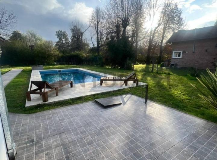 Casa · 160m² · 4 Ambientes · 3 Cocheras