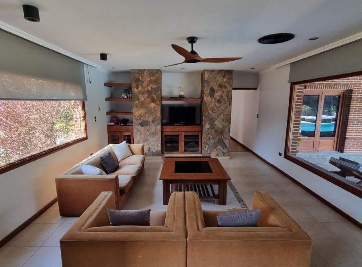 Casa · 226m² · 5 Ambientes · 2 Cocheras